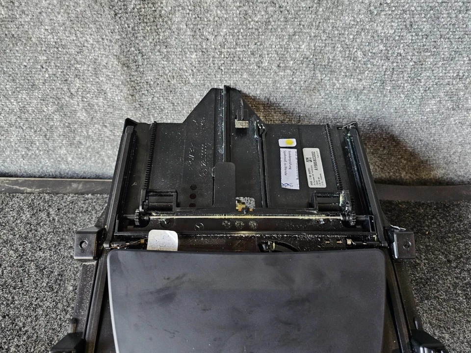 Porta-copo console compartimento de armazenamento painel Mercedes C190 Amg GT GTS fabricante de equipamento original - Imagem 4 de 4