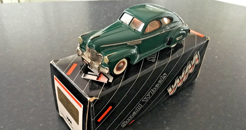 1:43 Buick Le Sabre Estate Wagon, metallic-dunkelrot/wood optics (Neo Scale Mode