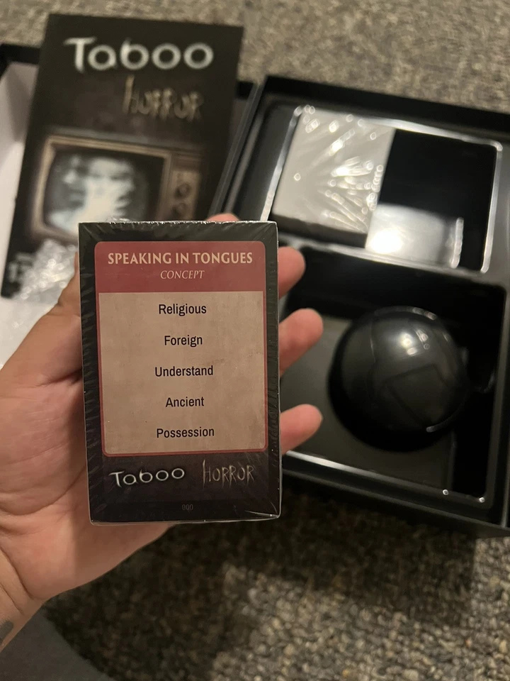 Taboo Horror ¡El Juego de la Diversión Indescriptible! Juego de 450 cartas Hasbro 2024 nuevo precintado Foto 2 de 4