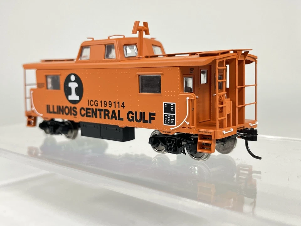 Bowser HO Illinois Central Gulf ICG #199114 N8 Caboose - Image 4 of 4