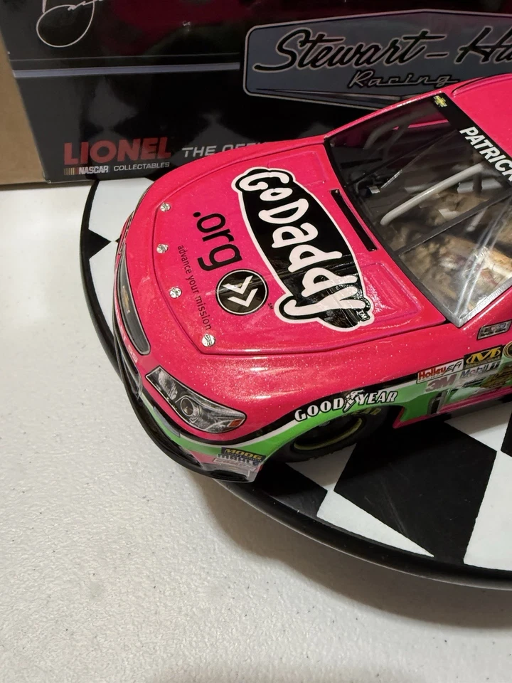Danica Patrick #7 GoDaddy PINK 2013 1/24 Nascar Diecast - Image 3 of 4