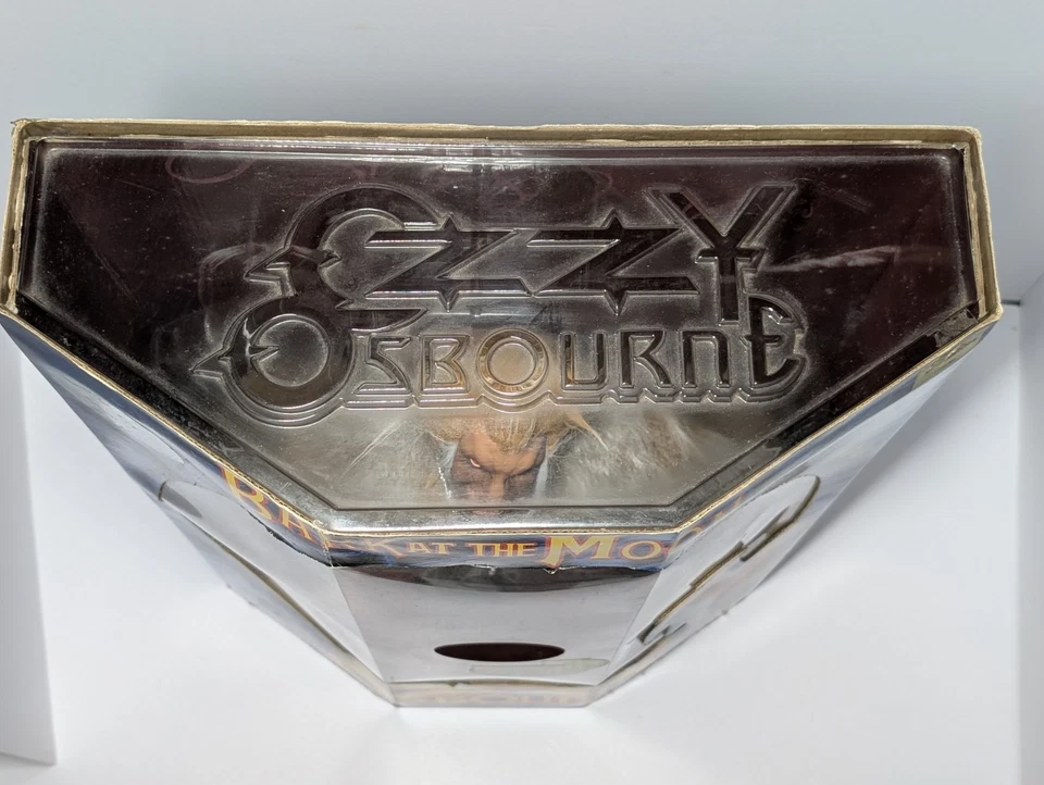 Figura Muñeca Hombre Lobo Ozzy Osbourne Bark at the Moon 1999 No Funciona Divertido 4 Todos Foto 3 de 4