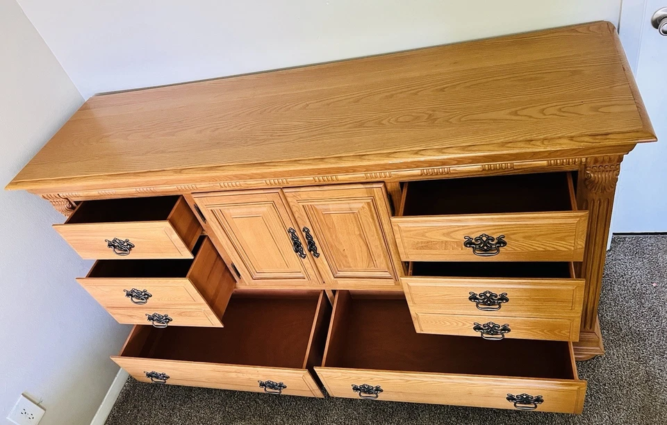 Precioso tocador con mesita de noche a la venta (madera maciza) excelente estado Foto 4 de 4