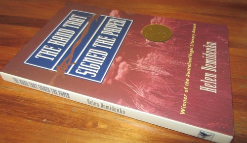 The HAND that SIGNED the PAPER ~ Helen DEMIDENKO Helen Darville 1994 Sc in MELB - Picture 3 of 10