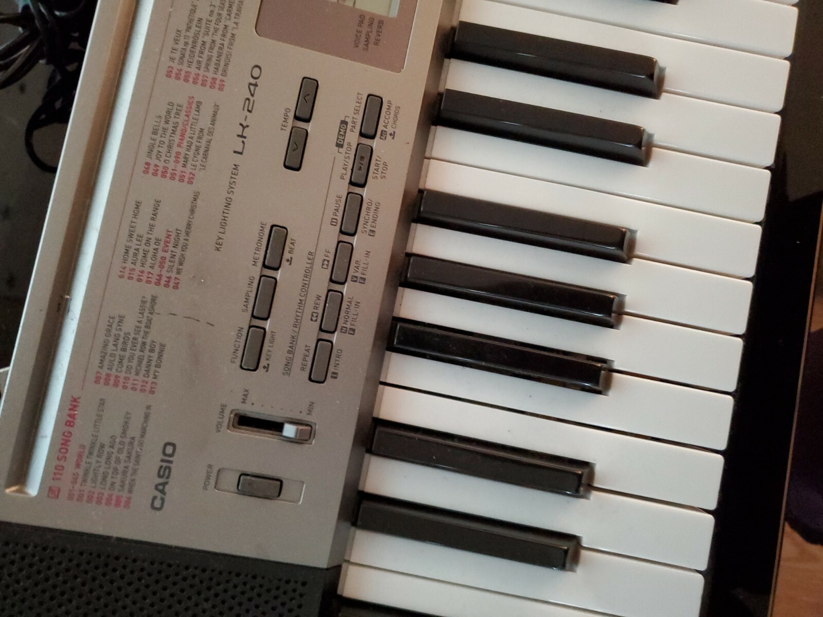 Casio  LK-240 key lighting keyboard with power cord excellent condition 