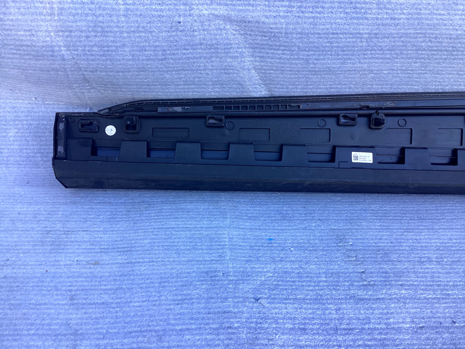 2019-2022 Lamborghini Urus front left door molding OEM