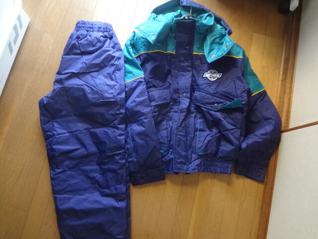 New. This is a set of LIPNER top and bottom. Water repellent winter clothing.