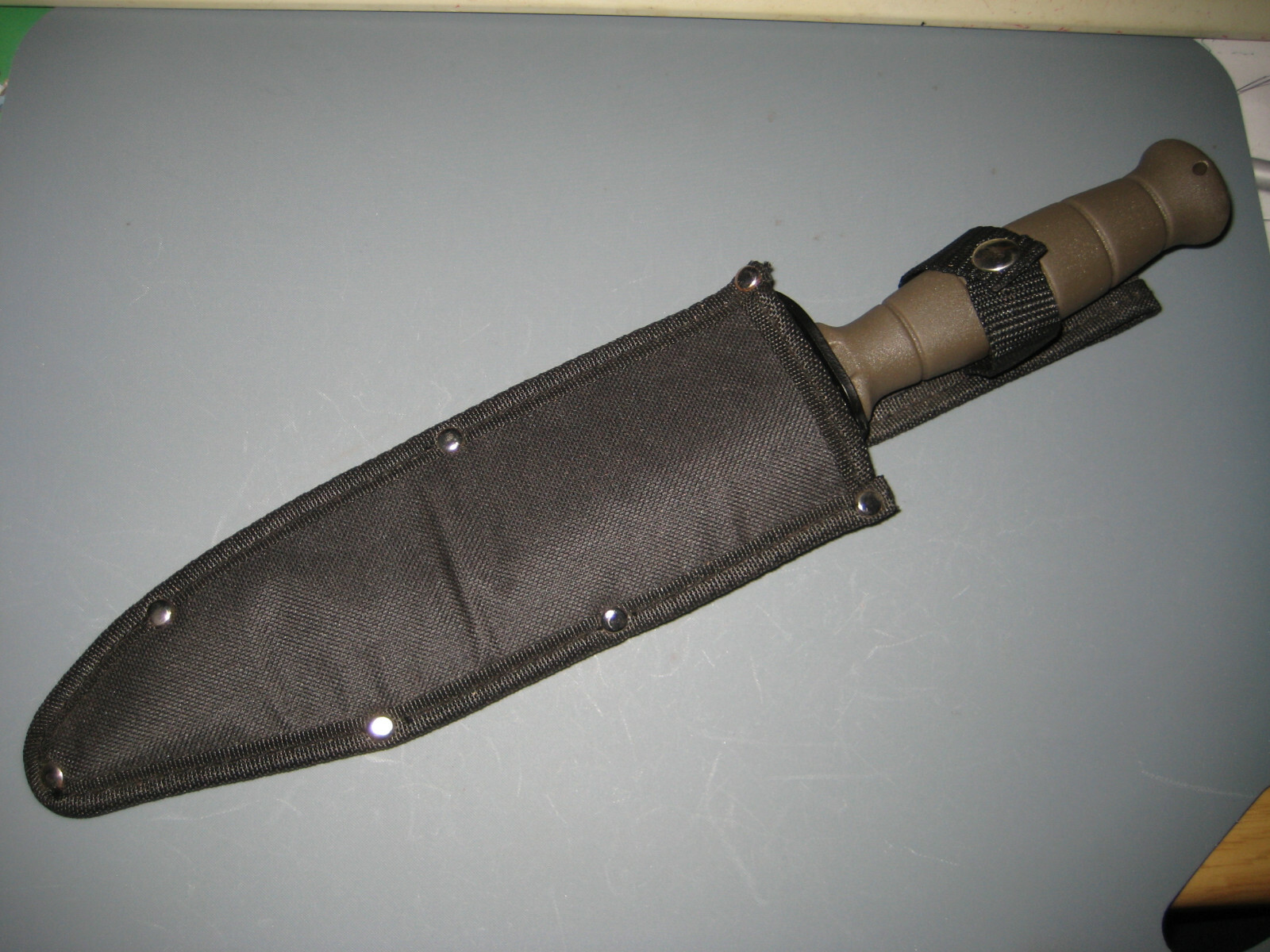 Bild 1 - altes Oliv Armeemesser Feldmesser  Messer Fahrten- Jagdmesser