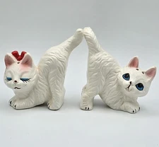 Vintage White Kitty Cat Matching Kitchen Set Salt & Pepper Shakers