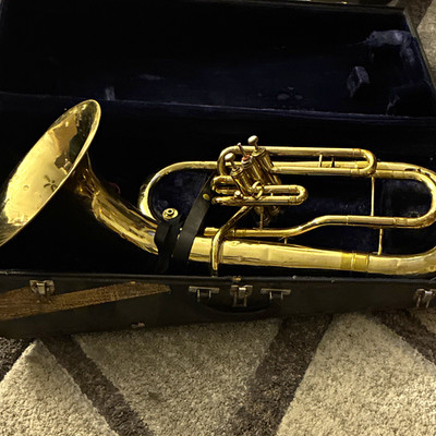 Conn  bell-front baritone horn 3-Valve Piston Brass Gold Finish w/ Case