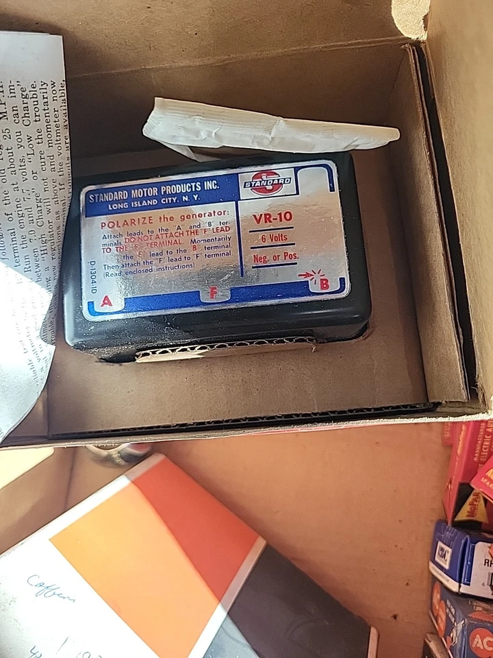 Camión Ford 1946 vintage estándar más regulador de voltaje VR-10 Foto 3 de 4