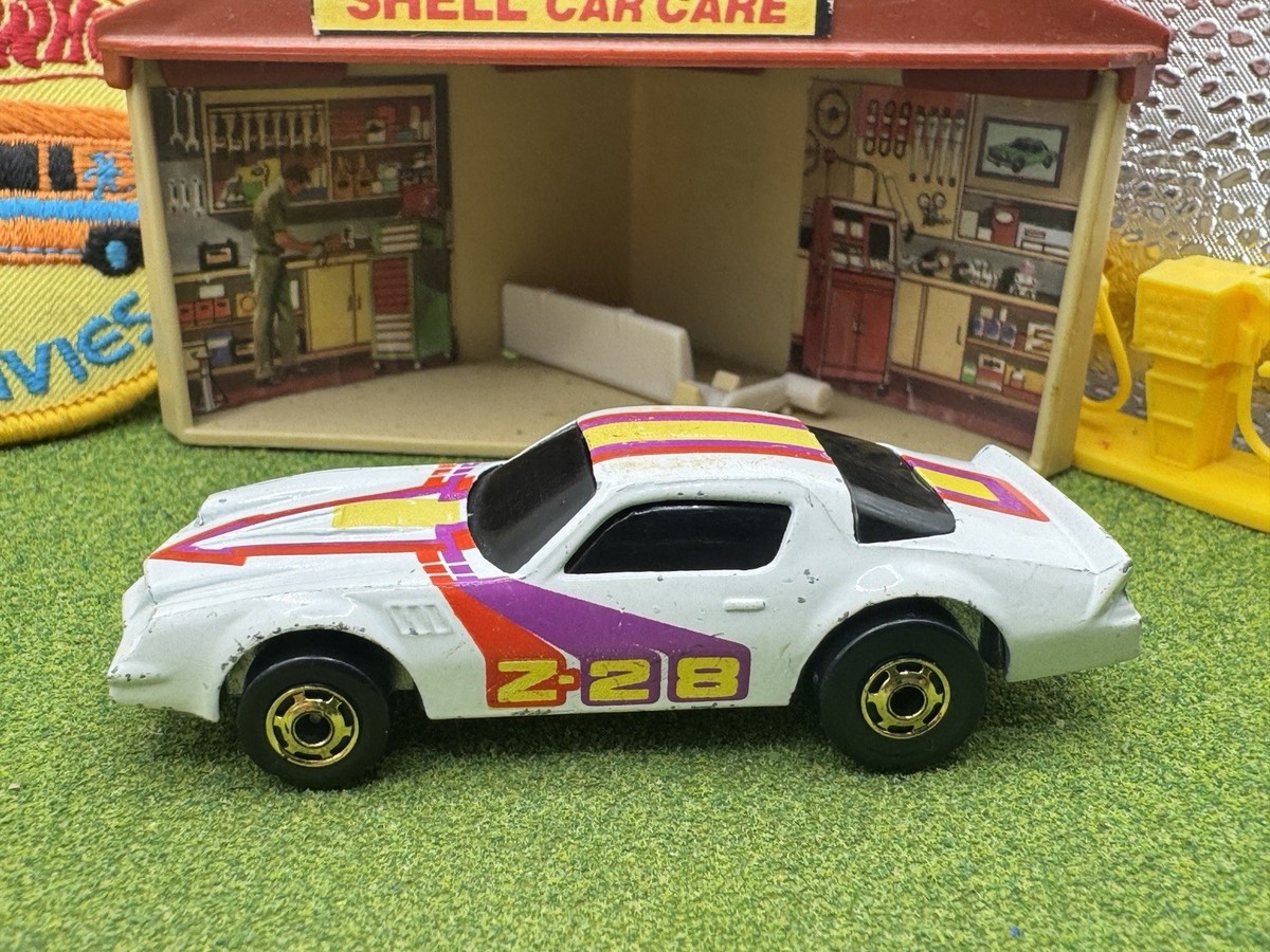 1982 Hot Wheels Camaro Z28 'CAMRO' Error On Base White w/ Purple