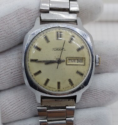 Mechanical vintage men's wristwatch RAKETA. Shockproof balance, dustproof, self-
