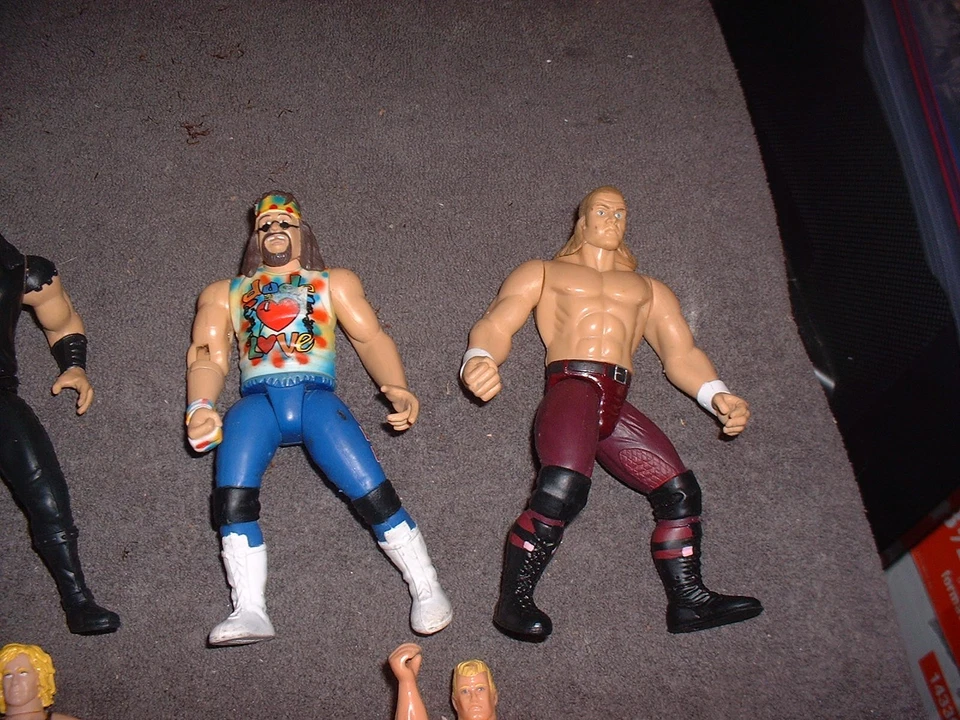 VINTAGE WRESTLING ACTION FIGURES LOT JAKK'S UNDERTAKER STONE COLD PLUS OTHERS - Image 4 of 4