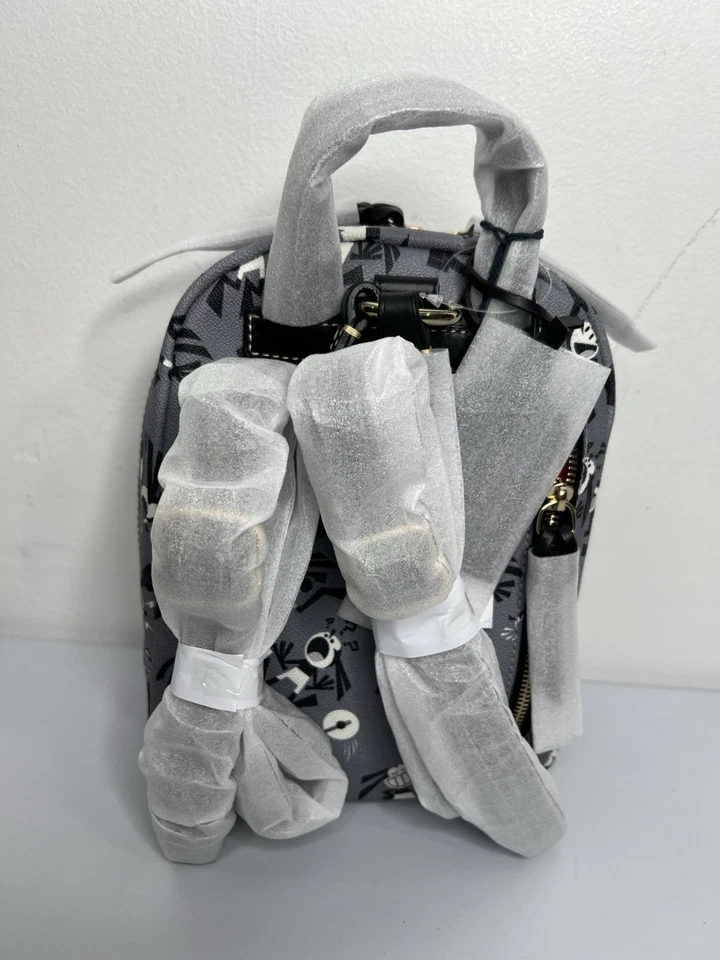 Mochila Disney Dooney & Bourke Oswald cinza nova - Imagem 3 de 4