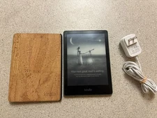 Amazon Kindle  (11th Gen) M2L3EK-16GB-Wi-Fi - AGAVE GREEN BUNDLE CORK CASE