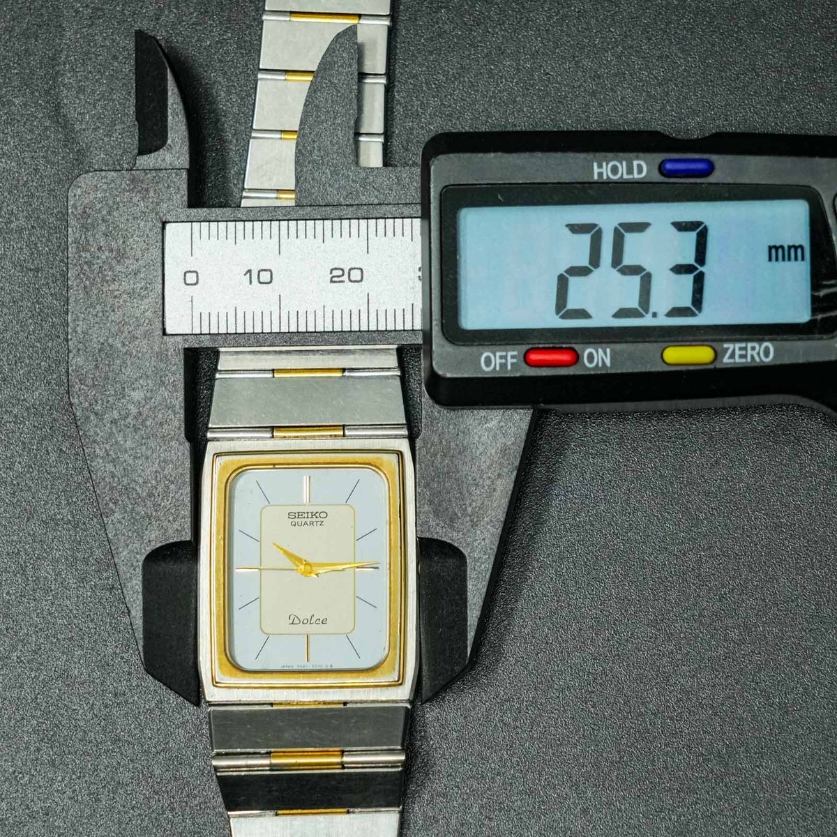 Vintage 1982 SEIKO Dolce 9521-5010 Gold Silver Square Thin Tank
