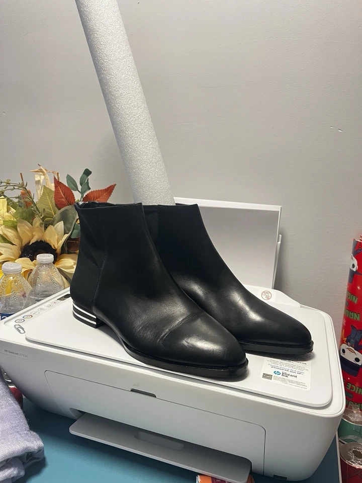 DKNY Women’s Black Leather Pointed Toe Zip Ankle Boots Booties Size 8 - Image 3 of 4