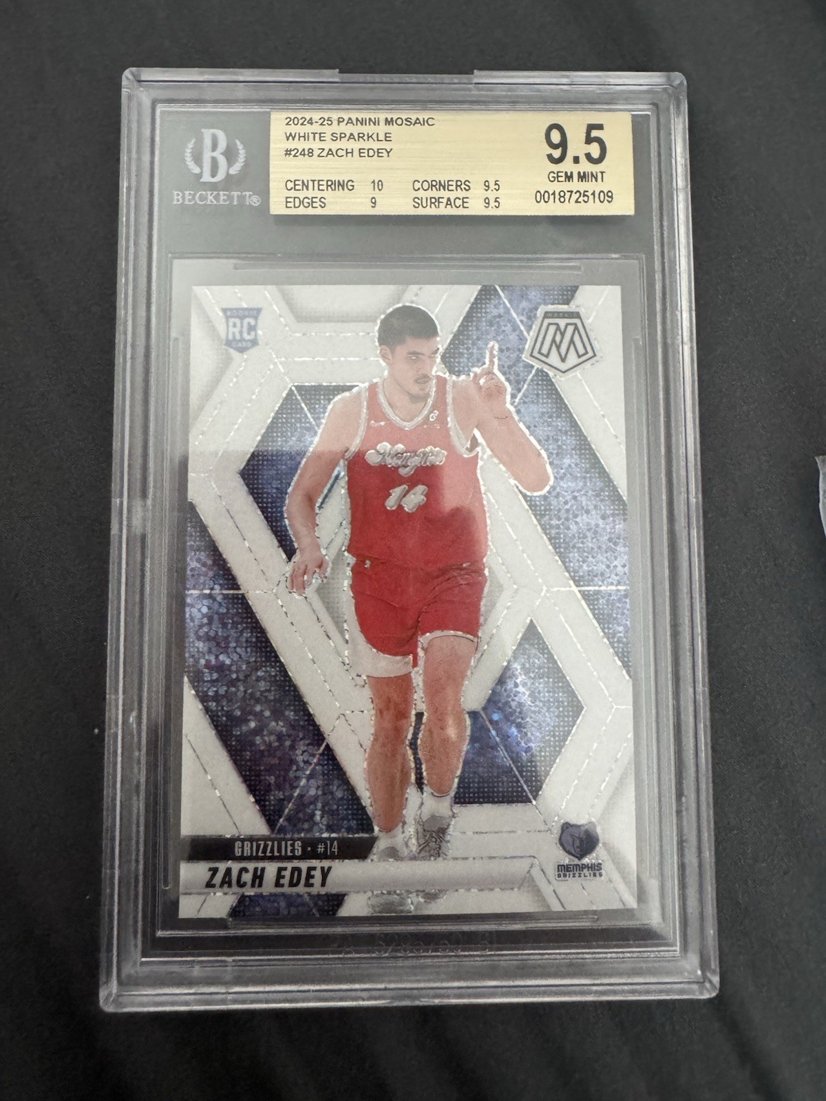 2024-25 Panini Mosaic White Sparkle Rookie #248 Zach Edey BGS 9.5 Grizzlies