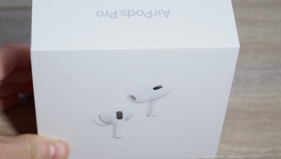 Apple AirPods Pro 2 with MagSafe Charging Case - White