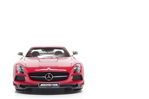 Minichamps 1:18 Mercedes-Benz SLS AMG Black Series in Mars Red - Picture 5 of 13