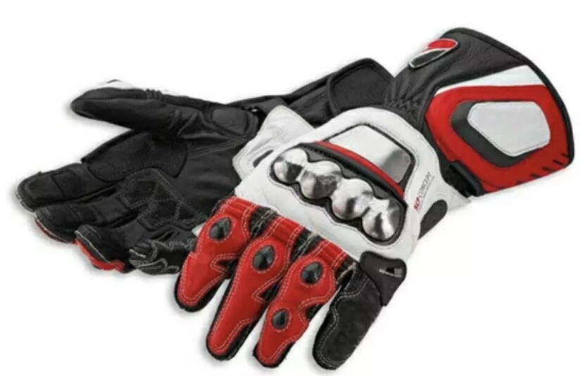 guanti moto con logo dainese logo ducati racing