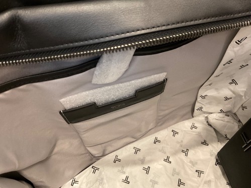 NEW Tumi Voyageur VAIL LARGE Tote 100% Leather Crossbody Bag - BLACK w/ GUNMETAL - Picture 10 of 15