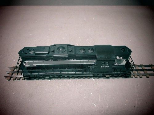 Lionel 6-8477 New York Central GP9 Powered Diesel LOCOMOTIVE #8477 w/Horn O.B. - Picture 7 of 9