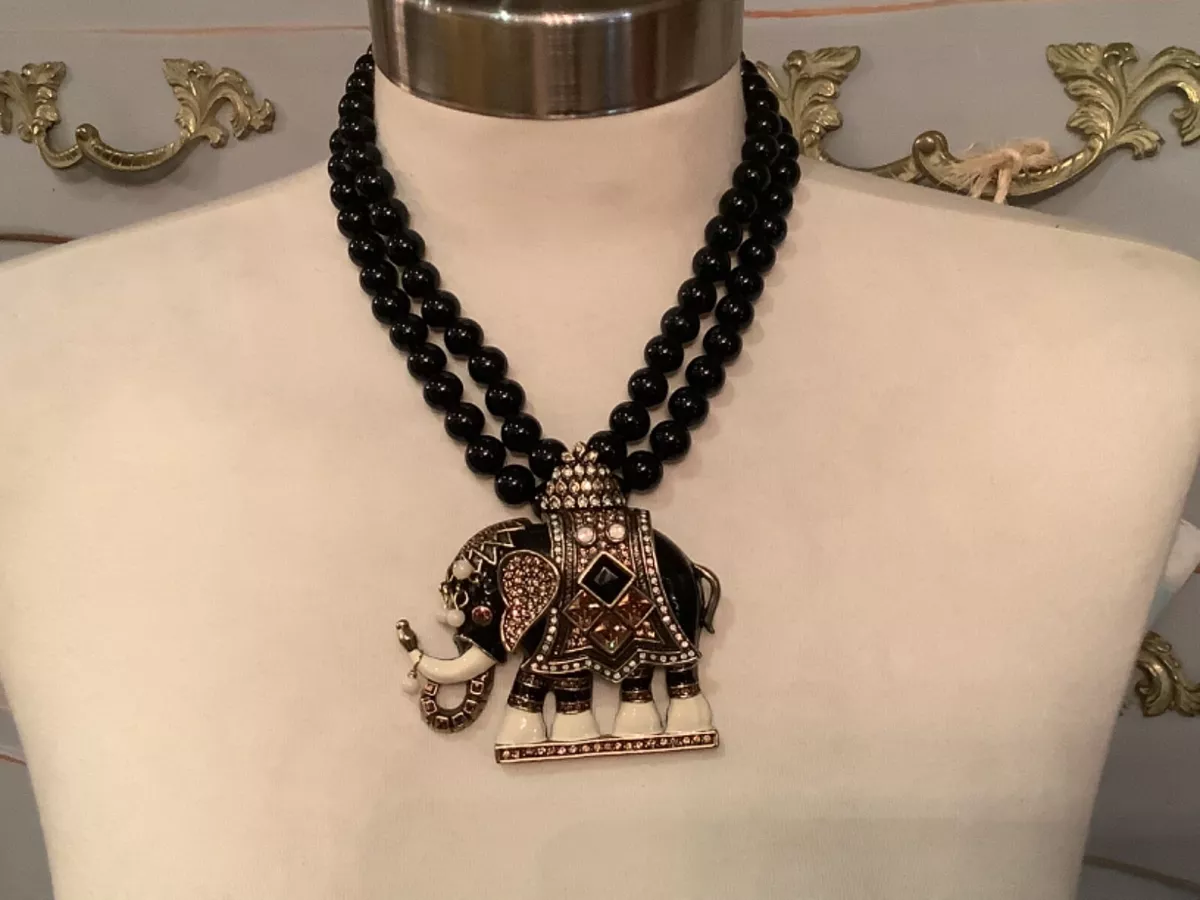 Heidi daus shop elephant necklace