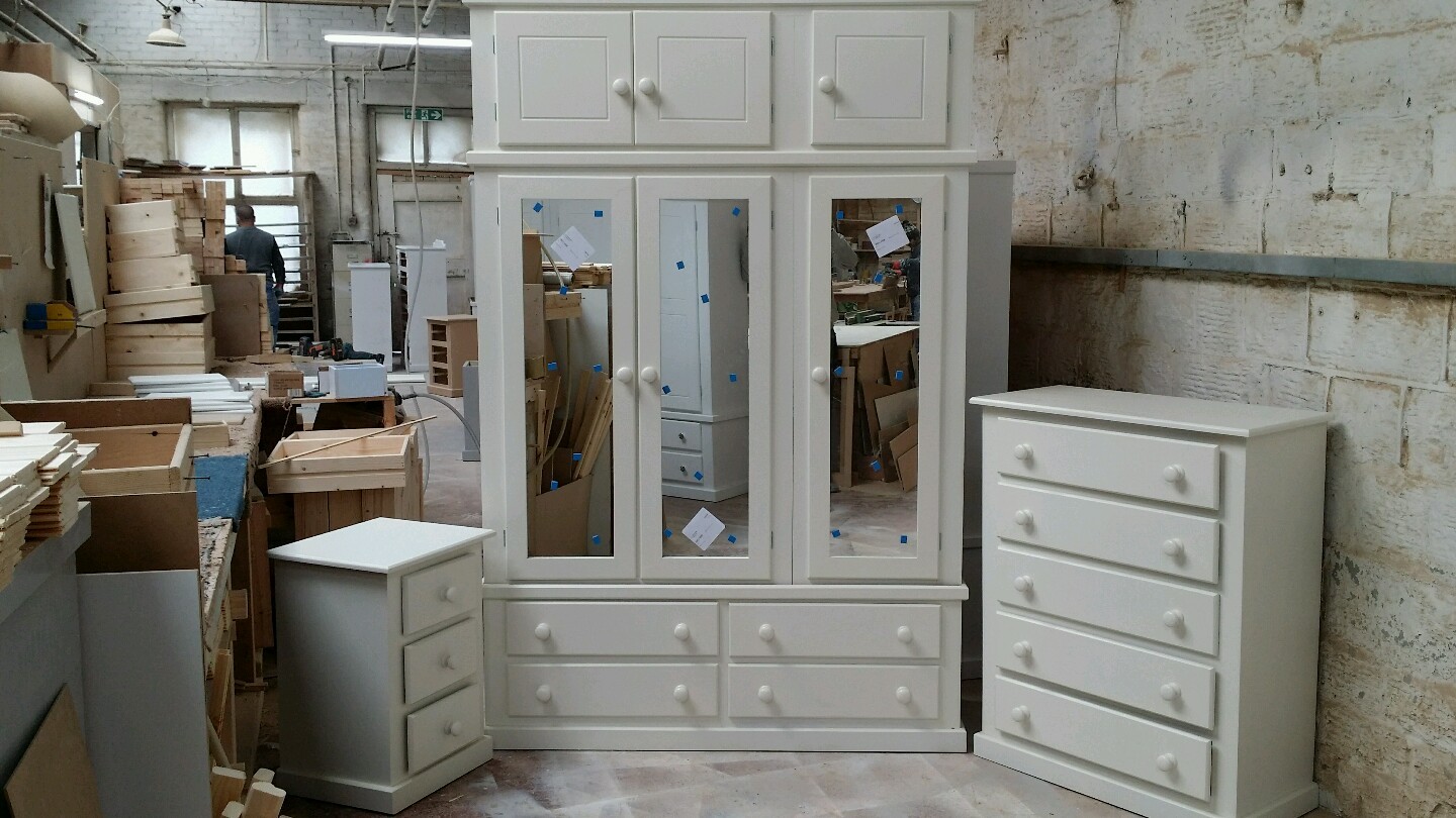 HANDMADE AYLESBURY X 2( IVORY) 3 DRAWER AND 2 DOORS WARDROBE **FULLY