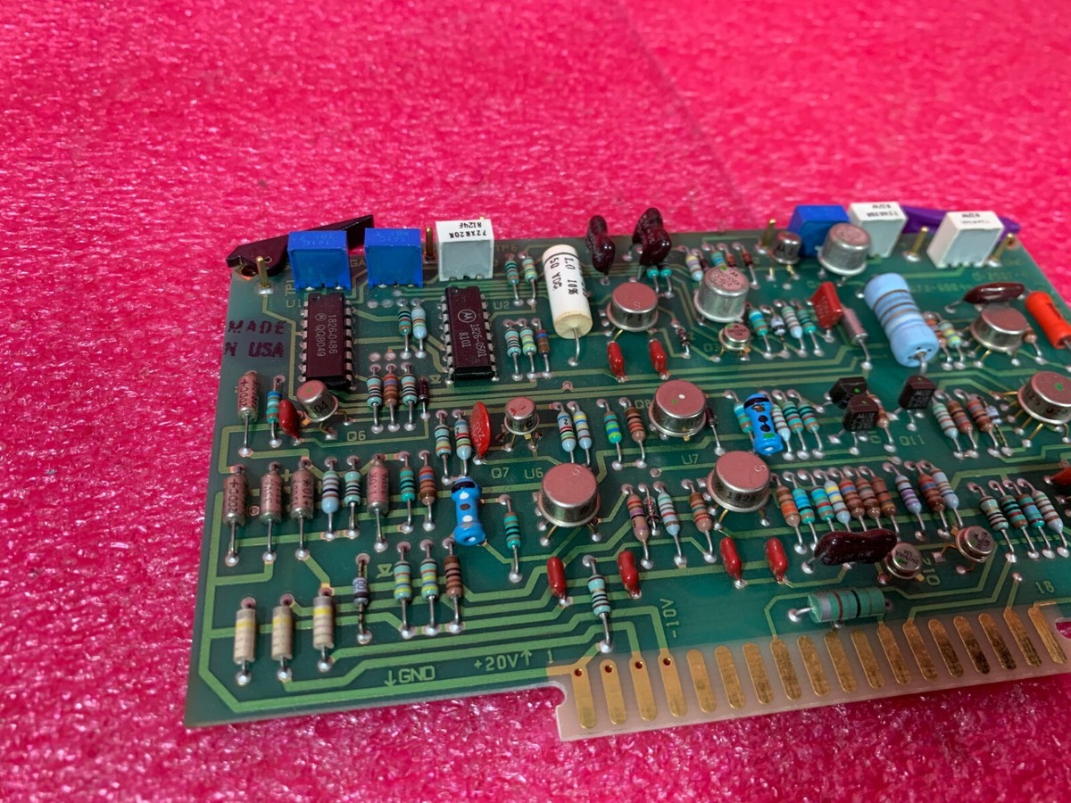 HP Agilent 8672A Synthesized Signal Generator 2 - 18GHz HP Agilent 8672A Synthesized Signal Generator 2 - 18GHz