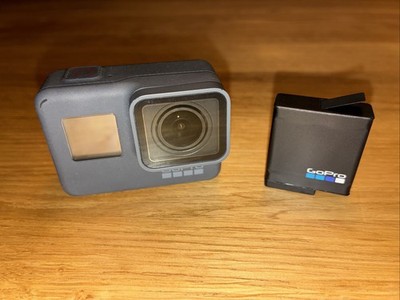 GoPro Hero 5 Black 4K Actionkamera mit Zubehörpaket