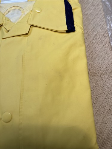 Impermeable Rainfair 2100-8000 Vintage Amarillo con Borde Azul Marino PVC/POLIÉSTER TALLA XL - Imagen 9 de 10