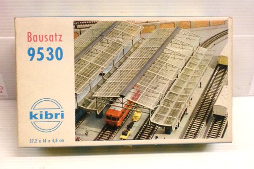 KIBRI 2220 - KIT PIATTAFORMA DELLA STAZIONE COPERTA IN VETRO - FS HO | Condition: Nuovo