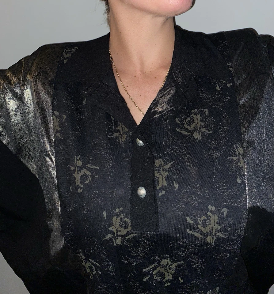 Vintage 80’s barroco, dorado metálico, look maximalista y glamoroso años 80’s, en tendencia superior Foto 2 de 4