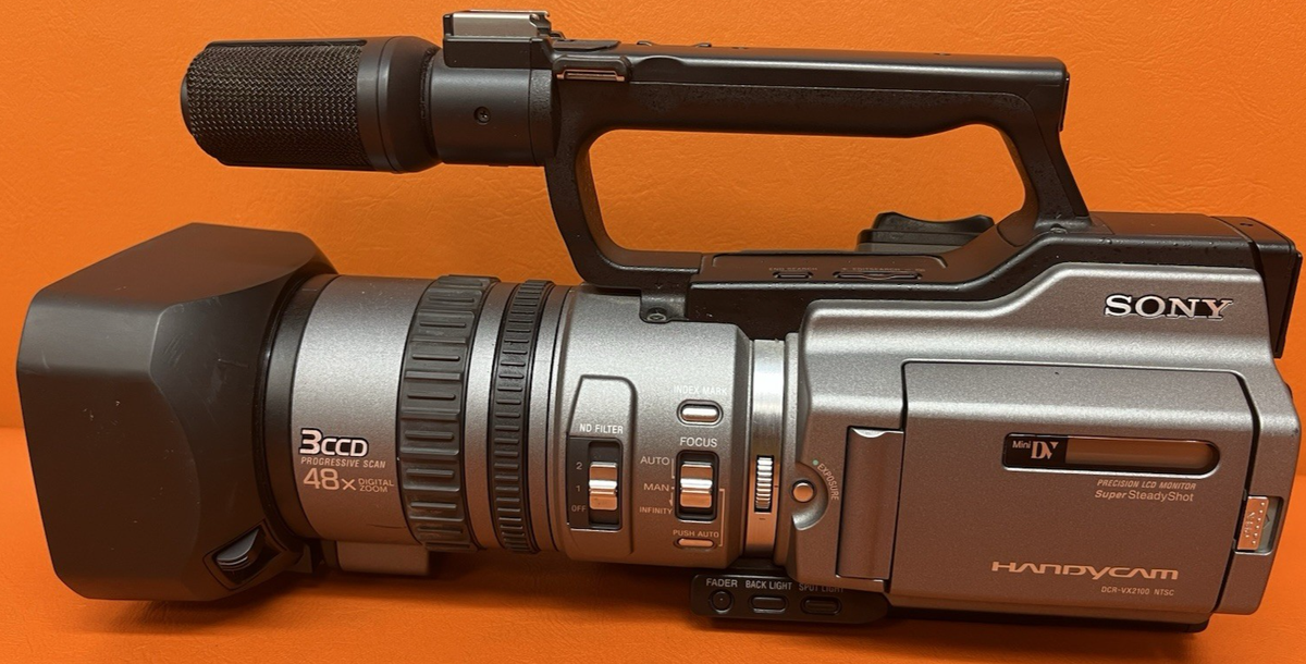 Sony DCR-VX2100E 3CCD Handycam Mini DV Camcorder No Battery or