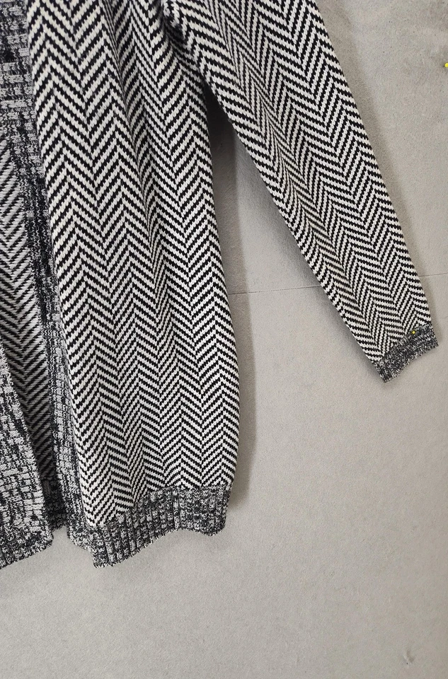 White House Black Market Sweater Womens Medium Black White Chevron Knit Cardigan - Image 4 of 4