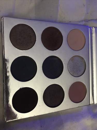 KYLIE COSMETICS THE HOLIDAY PALETTE KYSHADOW - Picture 5 of 5
