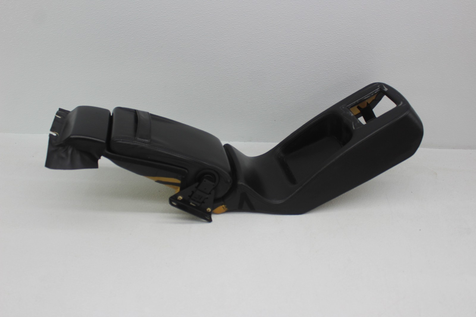 99-01 FERRARI 456 M INTERIOR REAR SEAT CENTER CONSOLE A REST PAD
