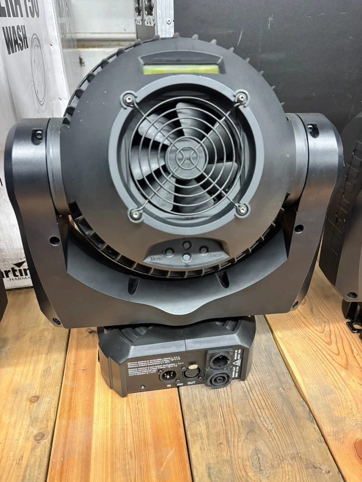 Martin MAC Aura Wash LED - Image 2 of 4