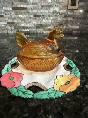 Vintage L.E. Smith 3.5  Amber Hen On Nest Covered Dish