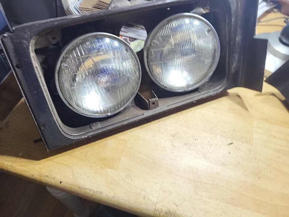 1973 Cadillac El Dorado LEFT + right HEAD LIGHT ASSEMBLIES Good Used Original — 第 3/4 张图片