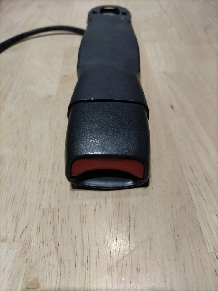 Chevrolet Silverado 1999-2002 cinturón de seguridad delantero lado del conductor hebilla grafito Foto 2 de 4