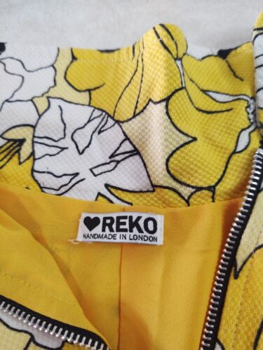 Chaqueta Reko Hecha a Mano en Londres Floral Amarillo Blanco con Cremallera Completa Usada - Imagen 3 de 11