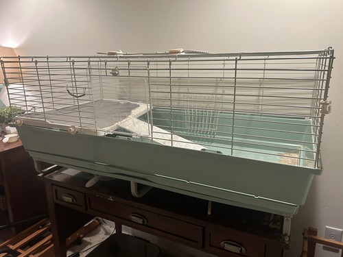 Guinea Pig Cage with Pull Out Flooring (Hay Feeder and Lock-In Bowl Included)