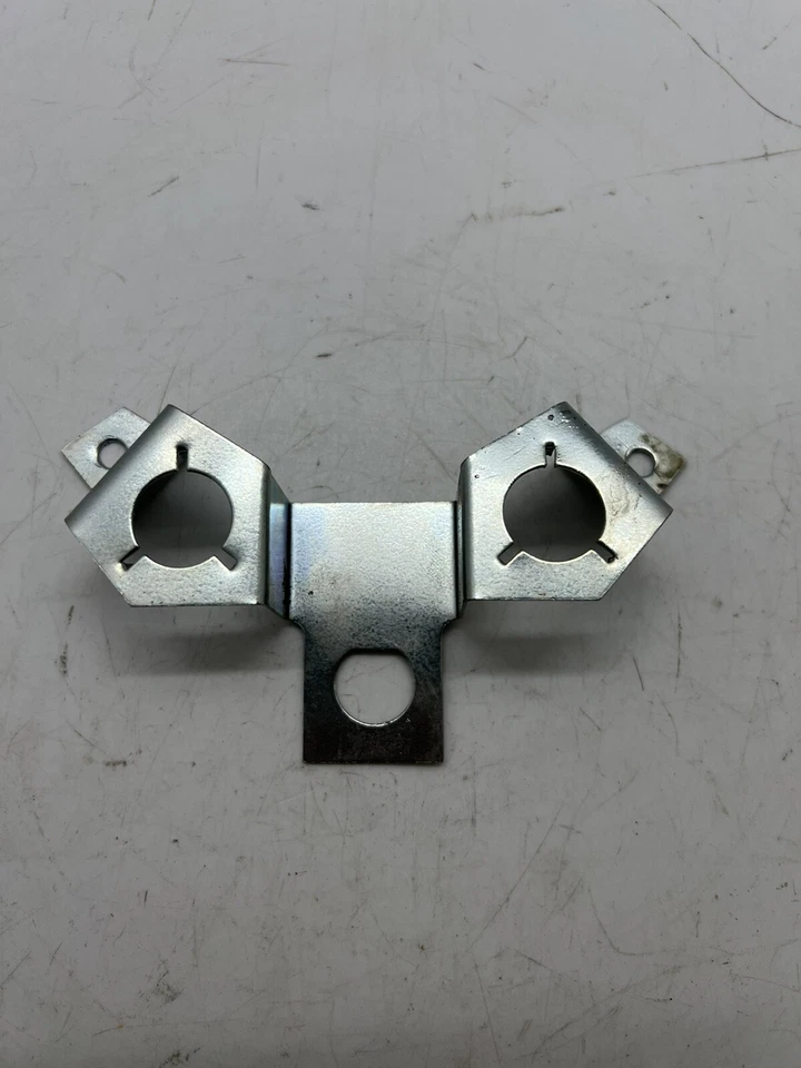 MGC GT & Roadster Indicator Warning Light Bracket AHH6275 NOS 1966-70 also MGB - image 4 of 4