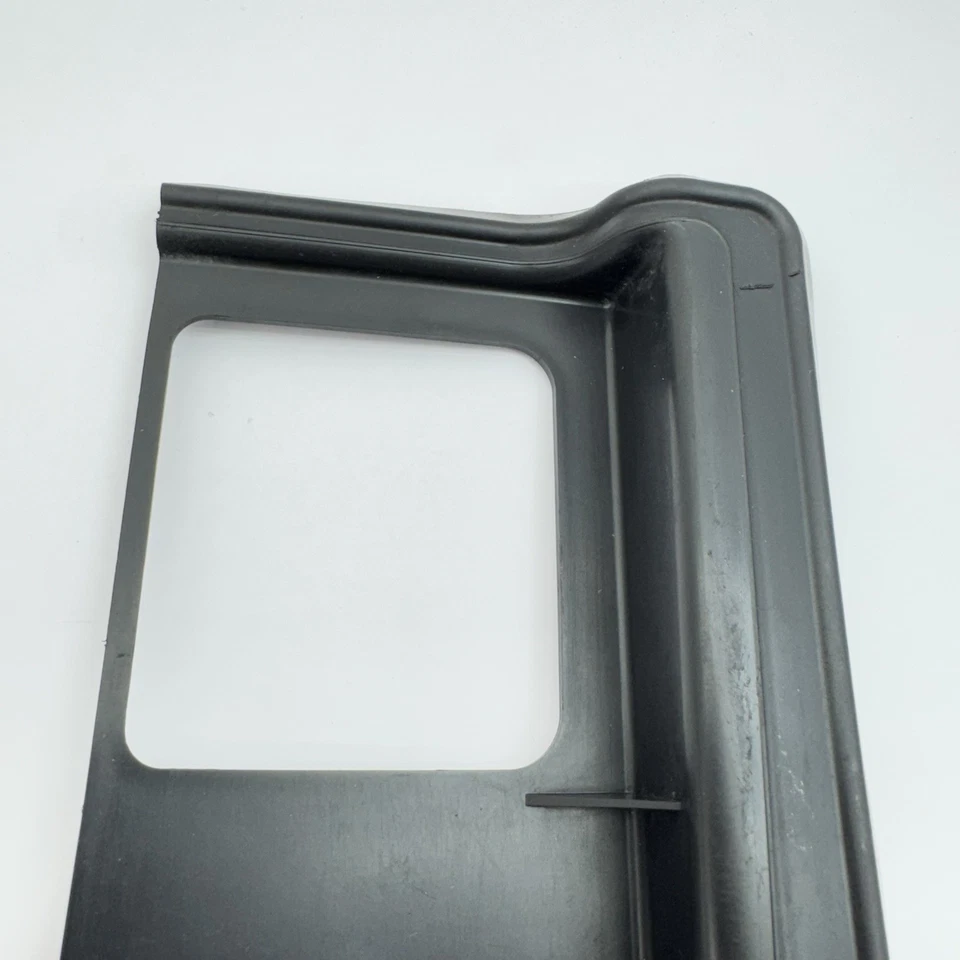 Dodge Challenger 2011-2023 trasero izquierdo gato soporte carrocería punto almohadilla escudo OEM Foto 2 de 4