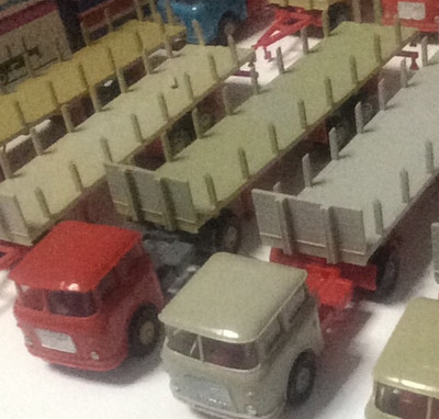 1:87 DDR ESPEWE Skoda Runge Holz Pritsche kurz S4000 H3A Tatra LKW