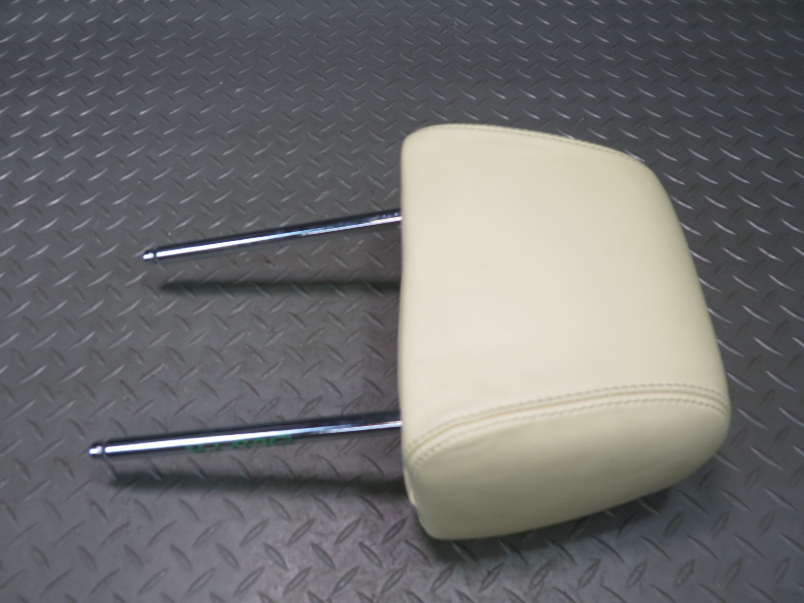 2006-2012 BENTLEY FLYING SPUR FRONT LEFT & RIGHT SIDE SEAT HEADREST BEIGE SET