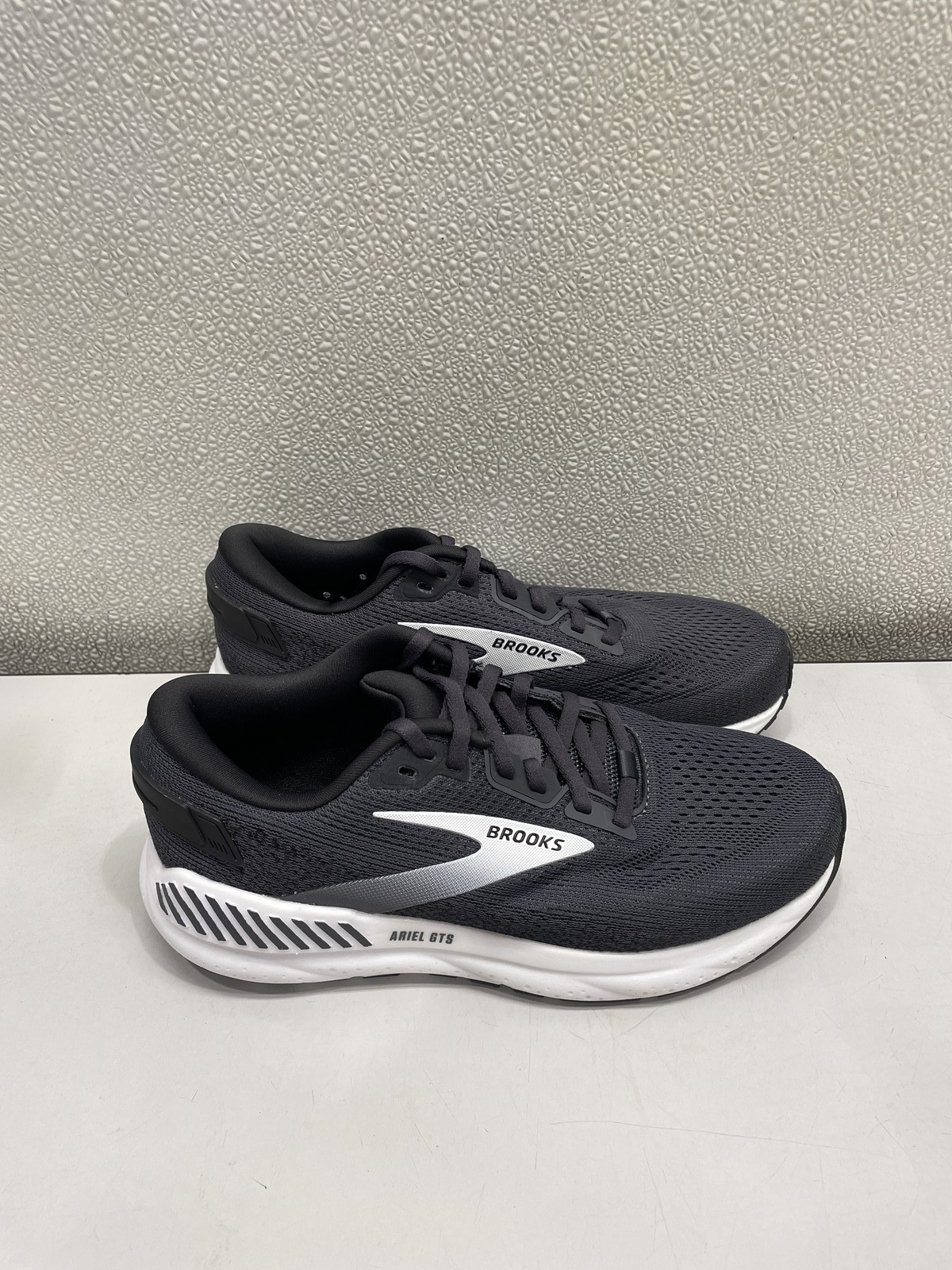 Brooks Ariel GTS 24 Running Shoes Women's US 8B In Ebony, Black & White thumbnail 7